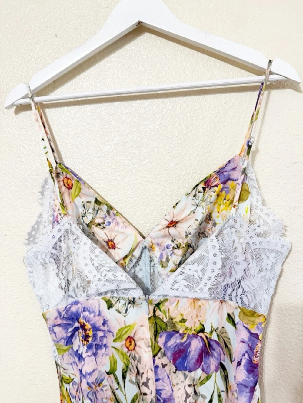 ASTR The Label Ivanna Floral Print Lace Panel Satin Maxi Dress in Purple NEW - Picture 12 of 13